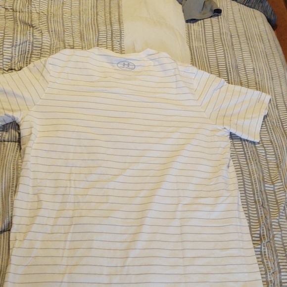 UA v neck t shirt - Picture 2 of 2